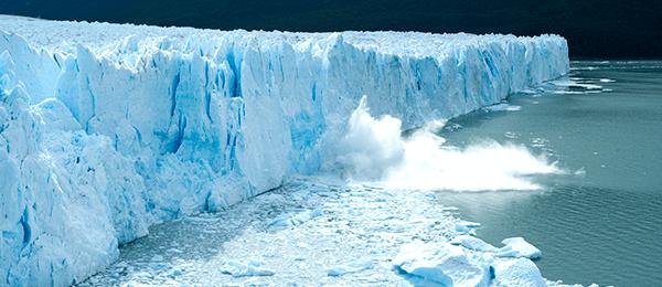 Arctic glacier collapsing